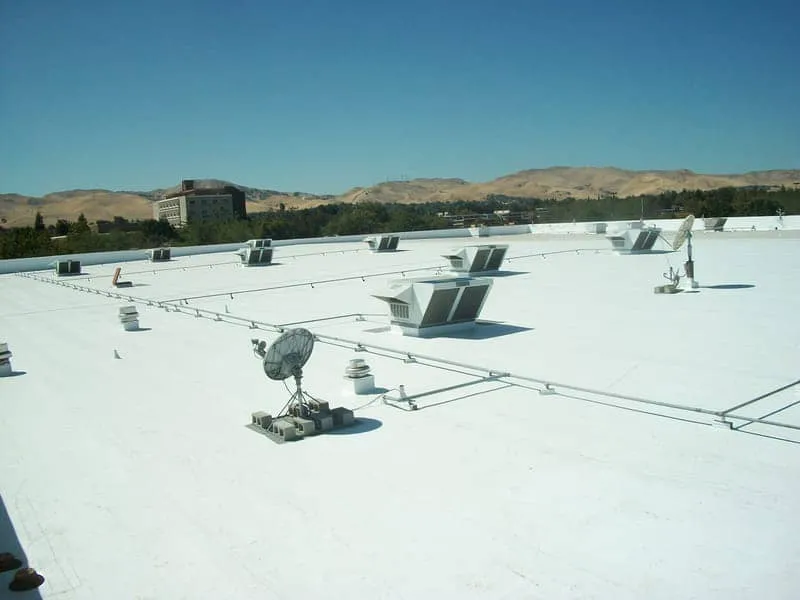 عزل خزان مياه إيبوكسي أزرق